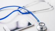 " Avec des patientes qui ont peu de moyens financiers, on va bien au-delà de notre rôle de médecin ! Nous avons un rôle social à jouer... " " Avec des patientes qui ont peu de moyens financiers, on va bien au-delà de notre rôle de médecin ! Nous avons un rôle social à jouer... "