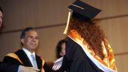 Des milliers d'étudiants diplômés ont été privés d'allocations d'insertion en raison de leur âge. Des milliers d'étudiants diplômés ont été privés d'allocations d'insertion en raison de leur âge.