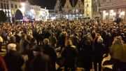 L'initiative de la marche a été lancée à la suite de la première du film "Niet Schieten" ("Ne tirez pas"), adapté du livre de David Van de Steen. L'initiative de la marche a été lancée à la suite de la première du film "Niet Schieten" ("Ne tirez pas"), adapté du livre de David Van de Steen.