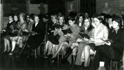 Des féministes protestent au conseil communal de Malines contre les inégalités qui subsistent dans le mariage, 1971. Des féministes protestent au conseil communal de Malines contre les inégalités qui subsistent dans le mariage, 1971.