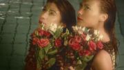 "Over my shoulder", le dernier clip hypnotique et bizarre de JUICY "Over my shoulder", le dernier clip hypnotique et bizarre de JUICY