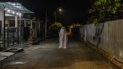 En Malaisie, un "fantôme" hante les rues pour que les personnes respectent le confinement En Malaisie, un "fantôme" hante les rues pour que les personnes respectent le confinement