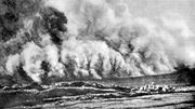 Attaque au gaz en 1916, dans la région d'Ypres. Attaque au gaz en 1916, dans la région d'Ypres.
