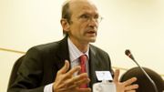 "Ils n’allaient pas pouvoir réduire leurs coûts, sauf à massacrer l’emploi comme on le voit dans de nombreuses fusions", suggère l'économiste Eric De Keuleneer. "Ils n’allaient pas pouvoir réduire leurs coûts, sauf à massacrer l’emploi comme on le voit dans de nombreuses fusions", suggère l'économiste Eric De Keuleneer.