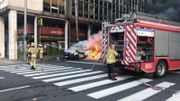 Gilets jaunes à Bruxelles: les autopompes entrent en action boulevard du Régent (photos et vidéos) Gilets jaunes à Bruxelles: les autopompes entrent en action boulevard du Régent (photos et vidéos)