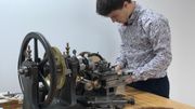 Au milieu du nouvel atelier, on retrouve une machine à à gravure unique en Belgique. Au milieu du nouvel atelier, on retrouve une machine à à gravure unique en Belgique.