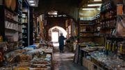 Oman le sultanat des épices, des dattes et de l'encens...des richesses exposées à l'ombre des souks du pays. Oman le sultanat des épices, des dattes et de l'encens...des richesses exposées à l'ombre des souks du pays.
