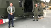 Le colonel Jean-Didier Vandezande (à gauche), commandant de la base de Beauvechain, et le commandant d'escadrille François Warnant (à droite). Le colonel Jean-Didier Vandezande (à gauche), commandant de la base de Beauvechain, et le commandant d'escadrille François Warnant (à droite).
