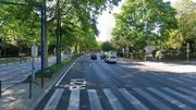 Le boulevard Lambermont, sans sa bande cyclable. Il s'en est fallu de quelques jours pour la voir dans Google Street View. Le boulevard Lambermont, sans sa bande cyclable. Il s'en est fallu de quelques jours pour la voir dans Google Street View.