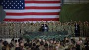 Le président Trump lors d'une visite aux troupes américaines en Afghanistan pour Thanksgiving 2019. Le président Trump lors d'une visite aux troupes américaines en Afghanistan pour Thanksgiving 2019.