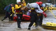 Tempête Dennis: alerte rouge au Pays de Galles, où la météo présente un "danger de mort" Tempête Dennis: alerte rouge au Pays de Galles, où la météo présente un "danger de mort"