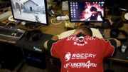 Dans une Lan-party, on bouge peu, mais la tension nerveuse est permanente. Dans une Lan-party, on bouge peu, mais la tension nerveuse est permanente.