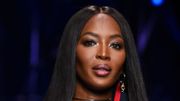 Un peu de paillettes au coin des yeux suffit pour illuminer le regard chez Versace. Un exemple ici avec Naomi Campbell. Un peu de paillettes au coin des yeux suffit pour illuminer le regard chez Versace. Un exemple ici avec Naomi Campbell.
