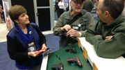 Présentation de différents modèles de revolver au salon de la NRA Présentation de différents modèles de revolver au salon de la NRA