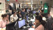 Voici le call center d’Alloprof à Montréal. Les enseignants répondent aux appels et aux SMS d’élèves de tout le Québec. Voici le call center d’Alloprof à Montréal. Les enseignants répondent aux appels et aux SMS d’élèves de tout le Québec.