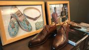 Les chaussures de Stromae sont sorties de l'atelier de Paul Dascotte. Mais l'artisan en produit aussi de plus classiques. Les chaussures de Stromae sont sorties de l'atelier de Paul Dascotte. Mais l'artisan en produit aussi de plus classiques.