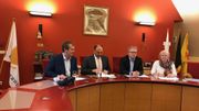 Le bourgmestre de Perwez, Jordan Godfriaux (à gauche) et Véronique De Brouwer (à droite), échevine de la Mobilité, opposés au contournement, étaient présents aux côtés des ministres Borsus et Henry. Le bourgmestre de Perwez, Jordan Godfriaux (à gauche) et Véronique De Brouwer (à droite), échevine de la Mobilité, opposés au contournement, étaient présents aux côtés des ministres Borsus et Henry.