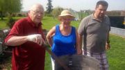 Jean-Luc Dehaene: un tweet de son fils le montre devant un barbecue Jean-Luc Dehaene: un tweet de son fils le montre devant un barbecue