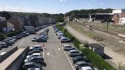 C'est sur ce parking que la nouvelle gare des bus sera construite. Plusieurs quais seront "partagés" entre le TEC et la SNCB, pour faciliter les correspondances trains-bus. C'est sur ce parking que la nouvelle gare des bus sera construite. Plusieurs quais seront "partagés" entre le TEC et la SNCB, pour faciliter les correspondances trains-bus.