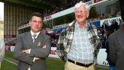Johan Vermeersch et l'ancien bourgmestre Philippe Moureaux, au stade Machtens. Johan Vermeersch et l'ancien bourgmestre Philippe Moureaux, au stade Machtens.
