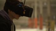 Les lunettes permettent au pilote de diriger le drone grâce à une caméra installée sur celui-ci Les lunettes permettent au pilote de diriger le drone grâce à une caméra installée sur celui-ci
