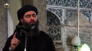 Le leader de l'Etats islamique, Abu Bakr al-Baghdadi, aka Caliph Ibrahim, prêchant dans une mosquée de Mossoul. Baghdadi, extrait d'une vidéo de propagande du 5 juillet 2014. Le leader de l'Etats islamique, Abu Bakr al-Baghdadi, aka Caliph Ibrahim, prêchant dans une mosquée de Mossoul. Baghdadi, extrait d'une vidéo de propagande du 5 juillet 2014.