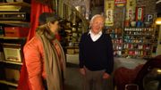 Victor, en technicien passionné, restaure les radios, tourne-disques et autres appareils anciens qui lui sont offerts. Victor, en technicien passionné, restaure les radios, tourne-disques et autres appareils anciens qui lui sont offerts.