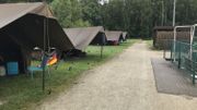Autre particularité du stage : il est organisé en internat. Les jeunes joueuses dorment par petits groupes sous une tente. Autre particularité du stage : il est organisé en internat. Les jeunes joueuses dorment par petits groupes sous une tente.