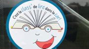 L'opération "C'est la class' de lire dans le car!" se lance en province de Namur. Huit cars sont actuellement équipés de "mini-bibliothèques". L'opération "C'est la class' de lire dans le car!" se lance en province de Namur. Huit cars sont actuellement équipés de "mini-bibliothèques".