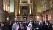 Rassemblement dans la salle des pas perdu du Palais de Justice de Bruxelles Rassemblement dans la salle des pas perdu du Palais de Justice de Bruxelles