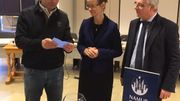 Le tirage au sort pour dresser la liste de réserve des potentiels jurés d'assises a eu lieu ce mercredi après-midi à la Ville de Namur. Tirage sous la présidence de l'échevine en charge des compétences maiorales Anne Barzin et des échevins Arnaud Gavroy et Baudoin Sohier. Le tirage au sort pour dresser la liste de réserve des potentiels jurés d'assises a eu lieu ce mercredi après-midi à la Ville de Namur. Tirage sous la présidence de l'échevine en charge des compétences maiorales Anne Barzin et des échevins Arnaud Gavroy et Baudoin Sohier.