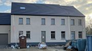 Après plusieurs années de galère, la famille a reconstruit la maison. Mais elle ne sait pas jusqu'où elle pourra aller dans les travaux. Après plusieurs années de galère, la famille a reconstruit la maison. Mais elle ne sait pas jusqu'où elle pourra aller dans les travaux.