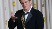 Quentin Tarantino présente son trophée du meilleur scénario pour "Django Unchained". Quentin Tarantino présente son trophée du meilleur scénario pour "Django Unchained".