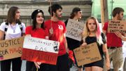 Quelques personnes étaient présentes ce vendredi 26 juin devant la chambre du conseil de Mons pour réclamer justice pour la petite Mawda Quelques personnes étaient présentes ce vendredi 26 juin devant la chambre du conseil de Mons pour réclamer justice pour la petite Mawda