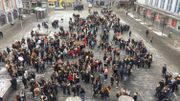 Vers 11h, avant le départ du cortège, ils étaient déjà nombreux sur le lieu de rendez-vous. Vers 11h, avant le départ du cortège, ils étaient déjà nombreux sur le lieu de rendez-vous.