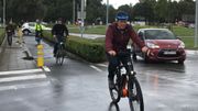 L'Echevin a enfourché son vélo pour la visite L'Echevin a enfourché son vélo pour la visite