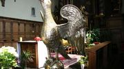 Magnifique chef-d’œuvre de l’industrie dinantaise du XIV° siècle, l’aigle-lutrin d’une rare élégance a été réalisé avec une égale simplicité de moyens. Il a été acheté par Jean Mabiston, prieur entre 1352 et 1389. Magnifique chef-d’œuvre de l’industrie dinantaise du XIV° siècle, l’aigle-lutrin d’une rare élégance a été réalisé avec une égale simplicité de moyens. Il a été acheté par Jean Mabiston, prieur entre 1352 et 1389.
