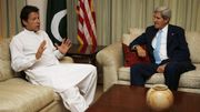 En visite au Pakistan, John Kerru estimait que l'armée avait pris le pouvoir pour rétablir la démocratie En visite au Pakistan, John Kerru estimait que l'armée avait pris le pouvoir pour rétablir la démocratie