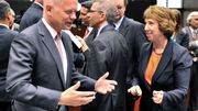 La représentante des Affaires étrangères de l'Union euroépeenne, Catherine Ashton, avant la réunion extraordinaire des ministres des Affaires étrangères de l'Union européenne à Bruxelles, ce mercredi La représentante des Affaires étrangères de l'Union euroépeenne, Catherine Ashton, avant la réunion extraordinaire des ministres des Affaires étrangères de l'Union européenne à Bruxelles, ce mercredi