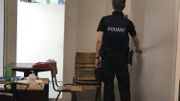 L'administration des douanes se dote d'une salle de contrôles aux arrivées et d'une salle pour les formalités dans la salle d'attente des départs. L'administration des douanes se dote d'une salle de contrôles aux arrivées et d'une salle pour les formalités dans la salle d'attente des départs.
