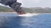 France : Le rappeur Gims sauvé d'un bateau en flammes en Corse (vidéo) France : Le rappeur Gims sauvé d'un bateau en flammes en Corse (vidéo)