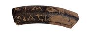 L'ostracon provient d'Athènes, et est montré à la Maison de l'Histoire européenne L'ostracon provient d'Athènes, et est montré à la Maison de l'Histoire européenne
