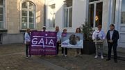 Par son action, Gaia voulait ainsi "féliciter" la secrétaire d’État pour la nouvelle obligation qui entrera en vigueur dès janvier 2018. Par son action, Gaia voulait ainsi "féliciter" la secrétaire d’État pour la nouvelle obligation qui entrera en vigueur dès janvier 2018.