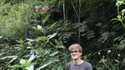 La balsamine de l'Himalaya peut atteindre 4 mètres. Heureusement, elle n'a que des toutes petites racines. Il est donc facile de l'arracher et de la plier pour casser les tiges creuses. Le séchage sur les ronces fait le reste. Mais il faut absolument enfermer les capsules de graines dans un sac en plastique pour empêcher qu'elle prolifère. La balsamine de l'Himalaya peut atteindre 4 mètres. Heureusement, elle n'a que des toutes petites racines. Il est donc facile de l'arracher et de la plier pour casser les tiges creuses. Le séchage sur les ronces fait le reste. Mais il faut absolument enfermer les capsules de graines dans un sac en plastique pour empêcher qu'elle prolifère.