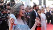 Andie MacDowell laisse apparaître ses cheveux gris à Cannes : son choix assumé ravit la toile