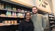 Solédade et Esteban mise sur un service traiteur avec de nombreux plats végétariens. Solédade et Esteban mise sur un service traiteur avec de nombreux plats végétariens.