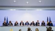Dans le premier scénario, ce gouvernement resterait en place mais aurait des allures de gouvernement en affaires courantes. Dans le premier scénario, ce gouvernement resterait en place mais aurait des allures de gouvernement en affaires courantes.