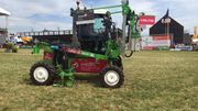 Engin de viticulture 100% électrique. Silencieux, 4 batteries une autonomie de 4 a 12 heures. 2000 recharges sont possibles. Engin de viticulture 100% électrique. Silencieux, 4 batteries une autonomie de 4 a 12 heures. 2000 recharges sont possibles.