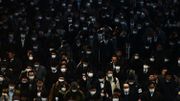 Les navetteurs vêtus de masques se rendent au travail pendant l'heure de pointe du matin à la gare de Shinagawa à Tokyo le 28 février 2020. Le 28 février, le Premier ministre japonais a défendu son appel aux écoles du pays pour fermer le nouveau coronavirus COVID-19, alors que le pays a confirmé un cinquième décès lié à l'épidémie. Les navetteurs vêtus de masques se rendent au travail pendant l'heure de pointe du matin à la gare de Shinagawa à Tokyo le 28 février 2020. Le 28 février, le Premier ministre japonais a défendu son appel aux écoles du pays pour fermer le nouveau coronavirus COVID-19, alors que le pays a confirmé un cinquième décès lié à l'épidémie.