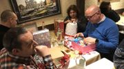 Chacun a reçu de petits cadeaux Chacun a reçu de petits cadeaux